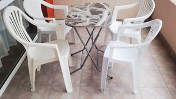 Studio | Outdoor dining