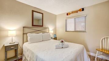 3 bedrooms, desk, free WiFi, bed sheets