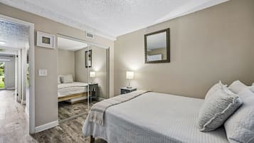 3 bedrooms, desk, WiFi (free), bed sheets