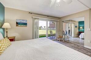 3 makuuhuonetta, työpöytä, ilmainen Wi-Fi, vuodevaatteet