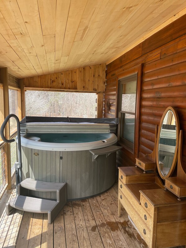 Indoor spa tub