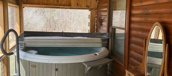 Connie's Little House w/Private Hot Tub