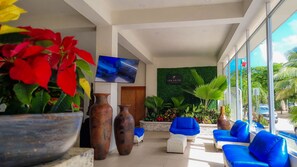 ฝ่ายต้อนรับ