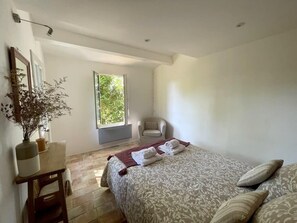 4 bedrooms, WiFi, bed sheets