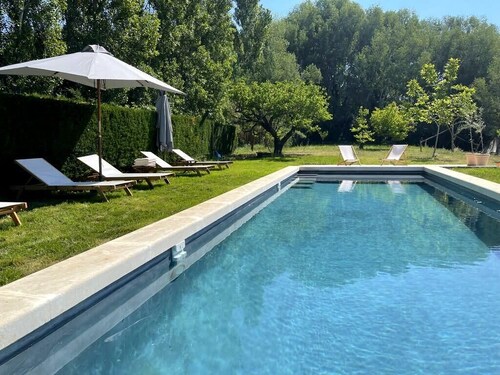 Charming Mas in the countryside, near the village of Lambesc, large garden,