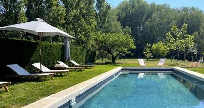 Charming Mas in the countryside, near the village of Lambesc, large garden,