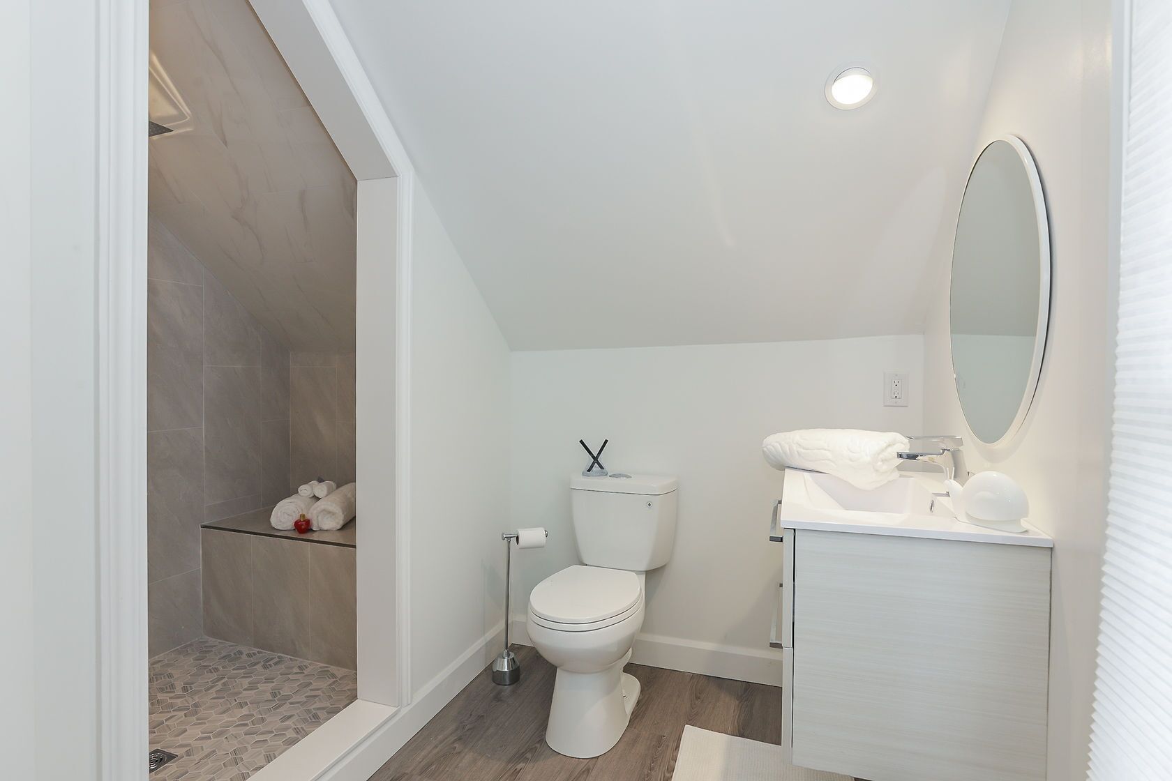 Charming Newly Renovated 3 bedroom 2 bathroom Cozy Home