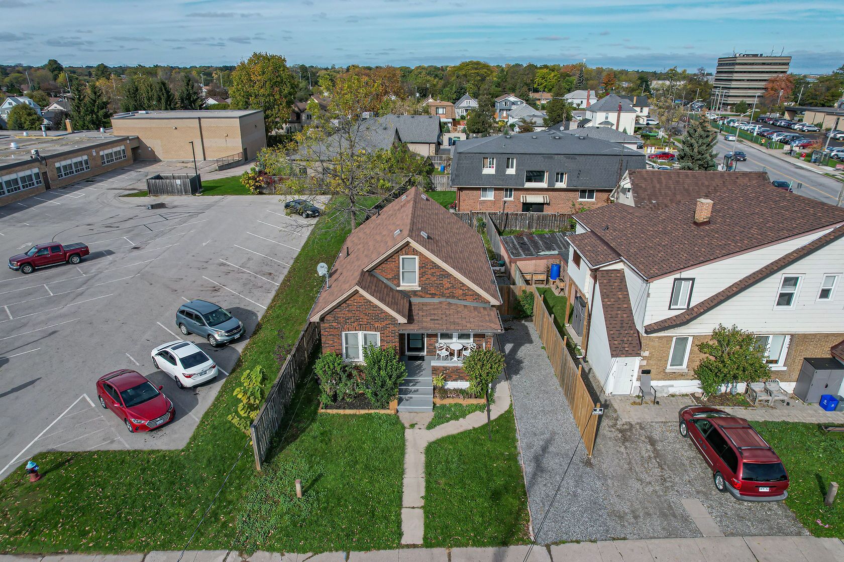 Charming Newly Renovated 3 bedroom 2 bathroom Cozy Home
