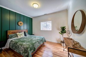 3 bedrooms, travel crib, WiFi, bed sheets - Beautiful Cabin at Lakehead (Shasta County)