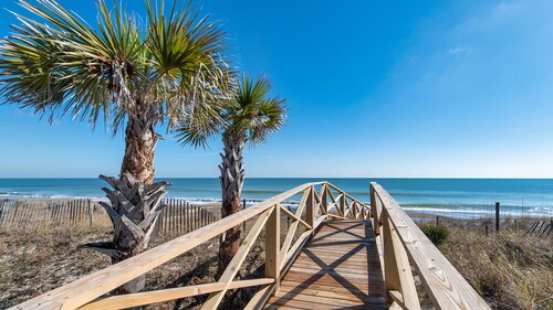 Ocean Eyes in DeBordieu, 3BR Oceanfront Villa with Community Pool