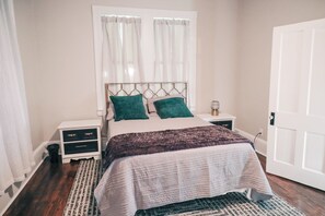 2 Schlafzimmer, Schreibtisch, Bügeleisen/Bügelbrett, kostenloses WLAN