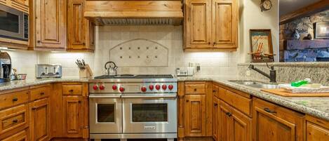 Microondas, horno, lavavajillas, cafetera/tetera