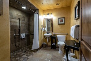 シャワー、ヘアドライヤー、タオル