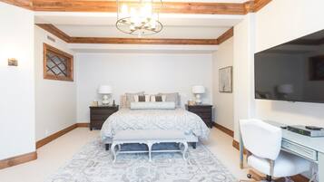 5 bedrooms, iron/ironing board, WiFi, bed sheets