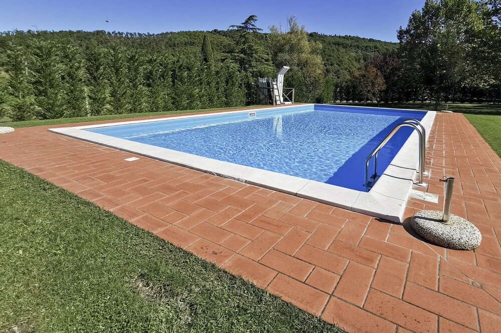 camera in agriturismo con piscina