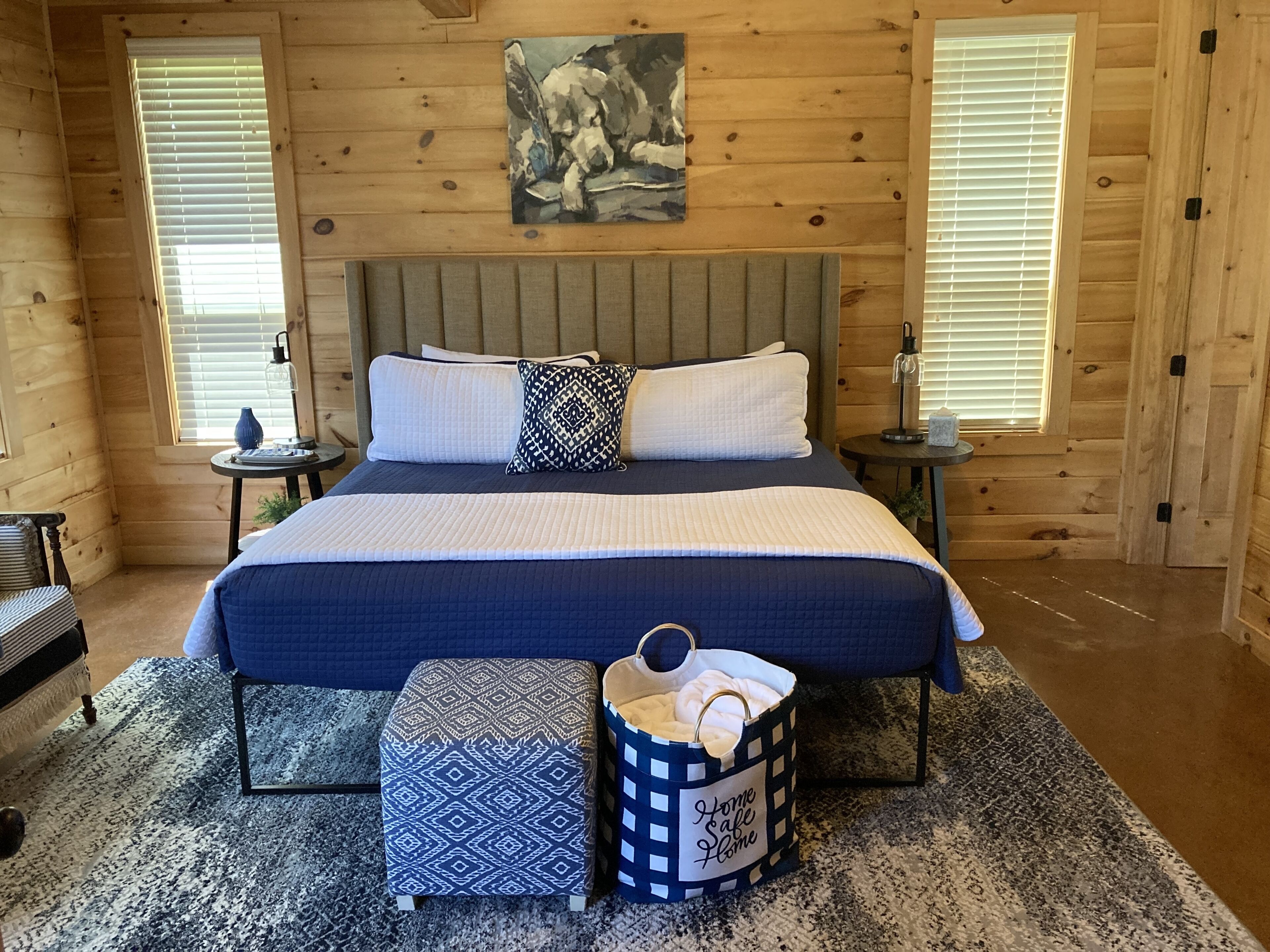 Beautiful rustic cabin on the shores of Greer's Ferry Lake