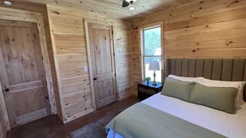 4 bedrooms, desk, iron/ironing board, free WiFi