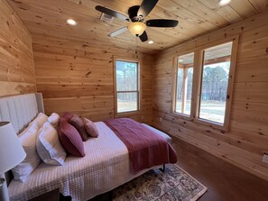 4 bedrooms, desk, iron/ironing board, free WiFi