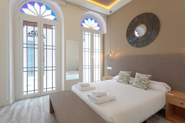4 bedrooms, iron/ironing board, free WiFi, bed sheets