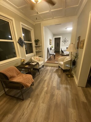 Interior - The Geode, Cheerful, serene Jewelry box , 4 br, 2.5 bath, breathtaking views (Charlotte)