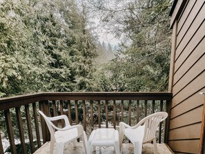 Apartemen (2 Bedrooms) | Balkon