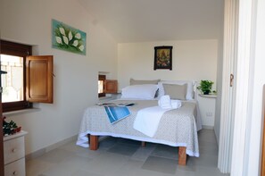 2 bedrooms, iron/ironing board, travel cot, free WiFi
