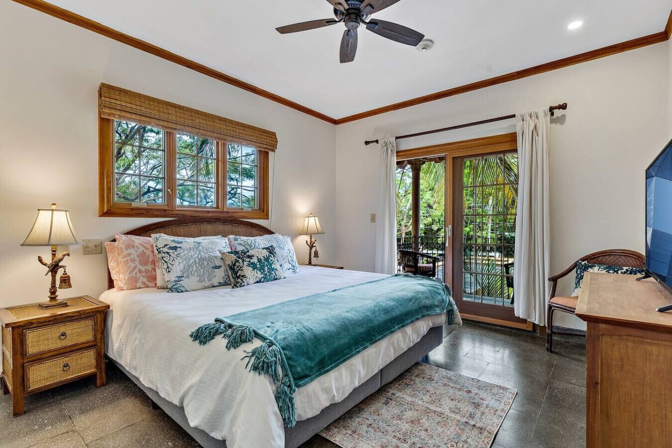 2 bedrooms, desk, iron/ironing board, WiFi