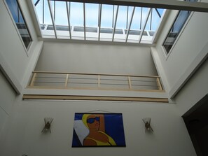 المنشأة من الداخل