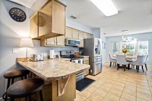 Fridge, microwave, oven, stovetop - West Mobile's Home Away From Home (Mobile)