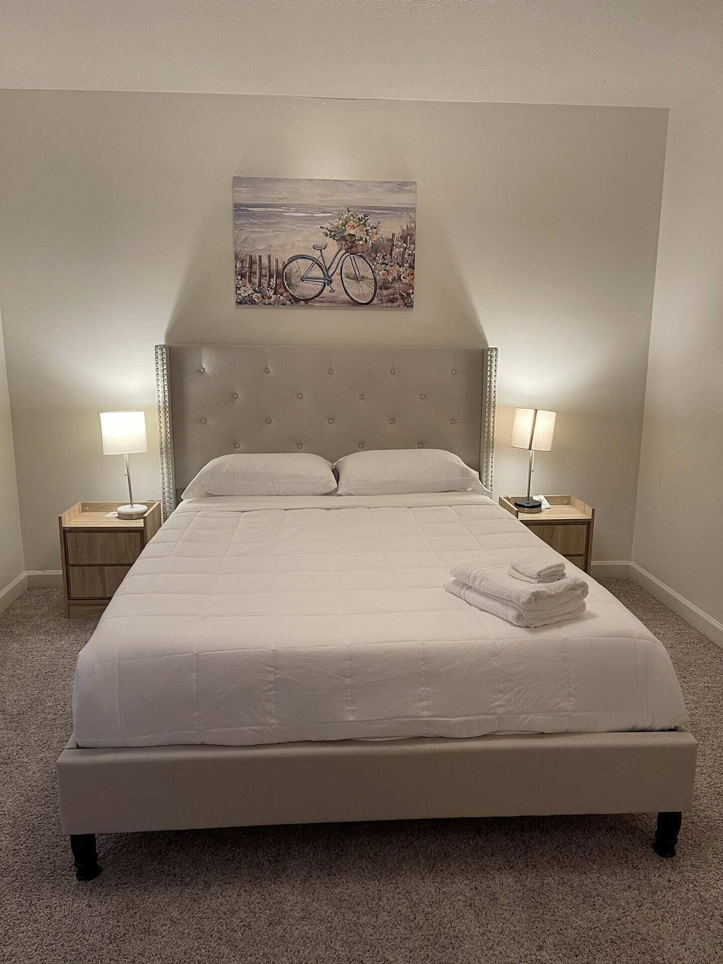 COZY TOWNHOME MINUTES TO DINING & SHOPPING