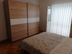 2 bedrooms, iron/ironing board, free WiFi, bed sheets