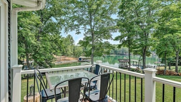Unclassified image, 1 of 31, button - 10% OFF THE RENTAL FEE, ACTIVE AND RETIRED MILITARY! Come Visit 'Let It B"! (Huddleston)
