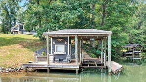Unclassified image, 4 of 31, button - 10% OFF THE RENTAL FEE, ACTIVE AND RETIRED MILITARY! Come Visit 'Let It B"! (Huddleston)