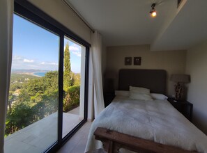 4 bedrooms, iron/ironing board, travel cot, free WiFi - Family holidays in a bright and airy villa with extensive sea views and pool. (Sa Riera)