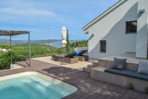 Outdoor pool - Family holidays in a bright and airy villa with extensive sea views and pool. (Sa Riera)