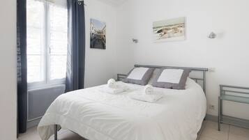 2 slaapkamers, een strijkplank/strijkijzer, reisbedje, internet