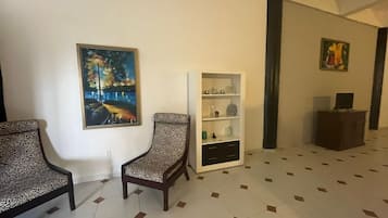 Een strijkplank/strijkijzer, gratis wifi