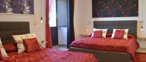 3 bedrooms, desk, iron/ironing board, WiFi (free)