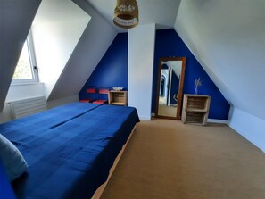 3 slaapkamers, een strijkplank/strijkijzer, reisbedje, gratis wifi