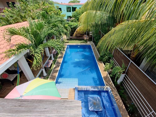 Traditional Colonial House, in private community 5 minutes from the Beachminutes