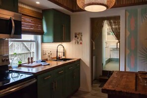 冰箱、微波炉、烤箱、炉灶