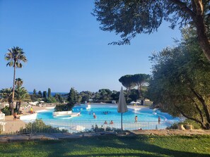 Piscina all'aperto, una piscina riscaldata