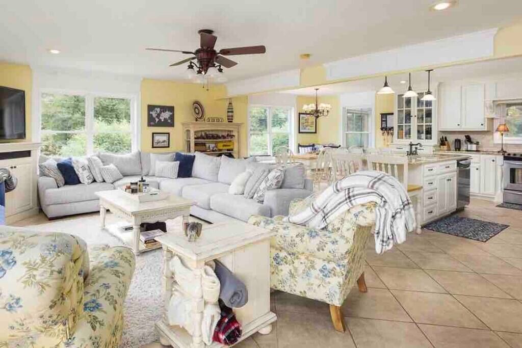 Pet Friendly Wilson Lake Dock, Boat Launch 2 Slips Hot Tub