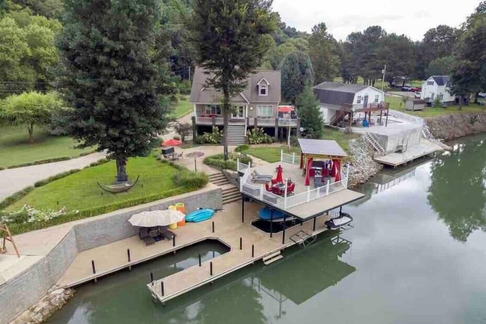 Pet Friendly Wilson Lake Dock, Boat Launch 2 Slips Hot Tub