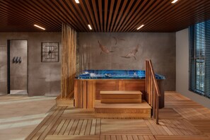 Couples treatment room(s), sauna, hot tub, steam room