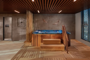 Couples treatment rooms, sauna, hot tub, steam room, Turkish bath
