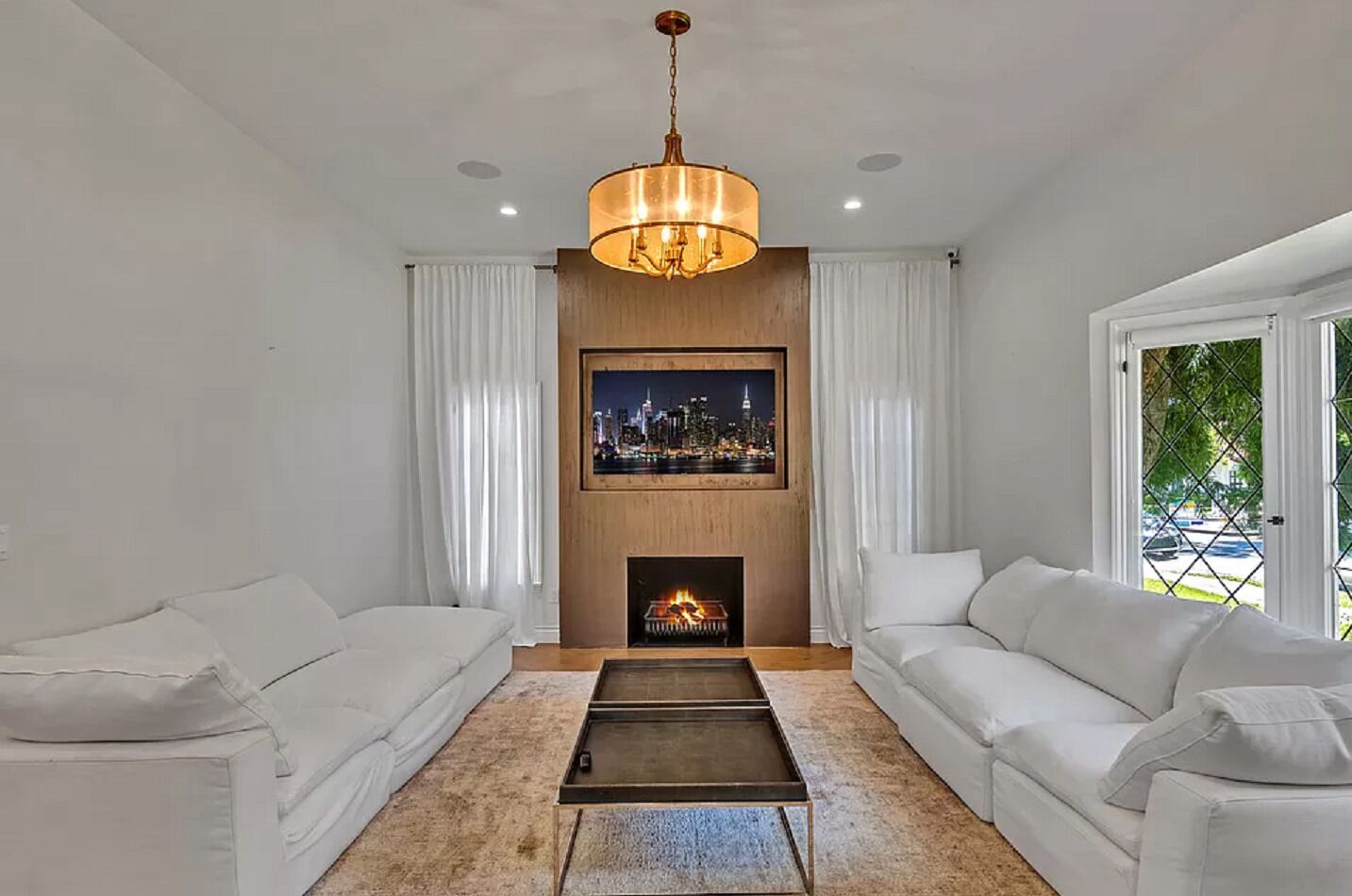 Stunning 4BR w/Pool in West Hollywood - 5 Min Walk to The Grove