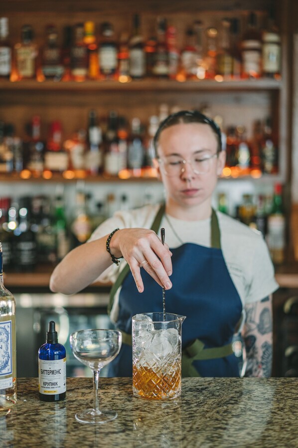 2 bars/lounges, poolside bar - Bardstown Motor Lodge (Bardstown)