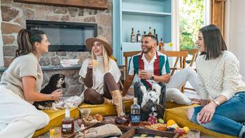 2 bars/lounges, poolside bar