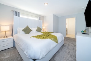 5 habitaciones, tabla de planchar con plancha, wifi y ropa de cama